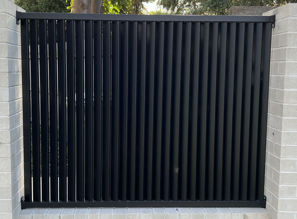 LOUVER FENCING & GATE