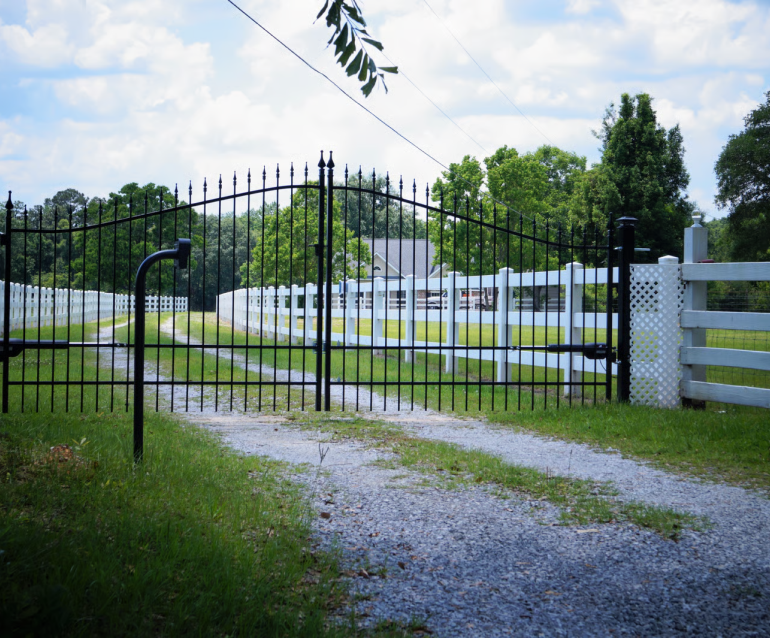 Aluminium gate
